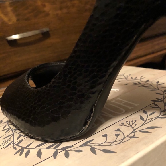 Mandee Faux Snakeskin Open-Toe Heels Size 6.5 - Picture 10 of 13